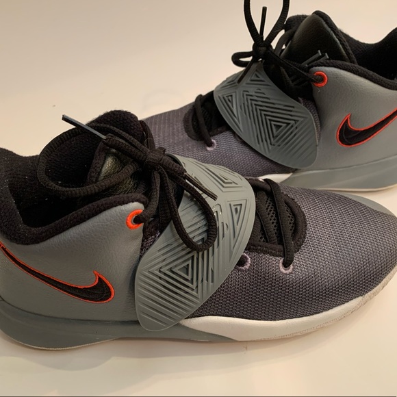 Nike Boys Flytrap Gray Basketball shoes-size 5 - Picture 5 of 16